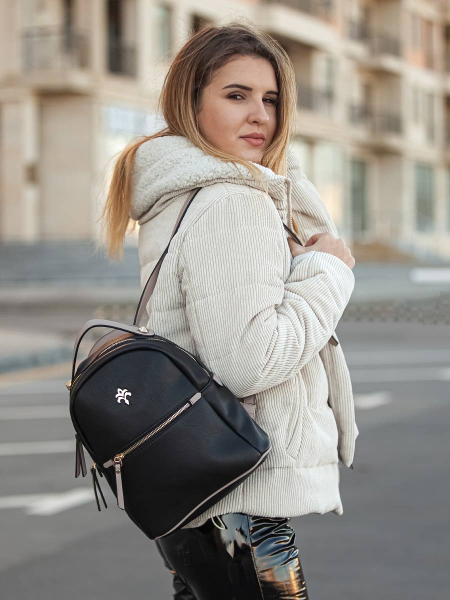 Medium polyester backpack